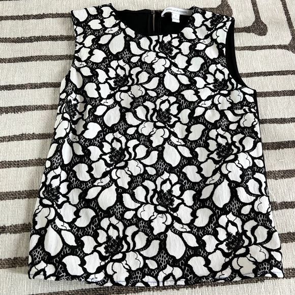 Diane von Furstenberg DVF Betty Black White Lace Embroidered Top Shit Size 0 EUC - Picture 2 of 6